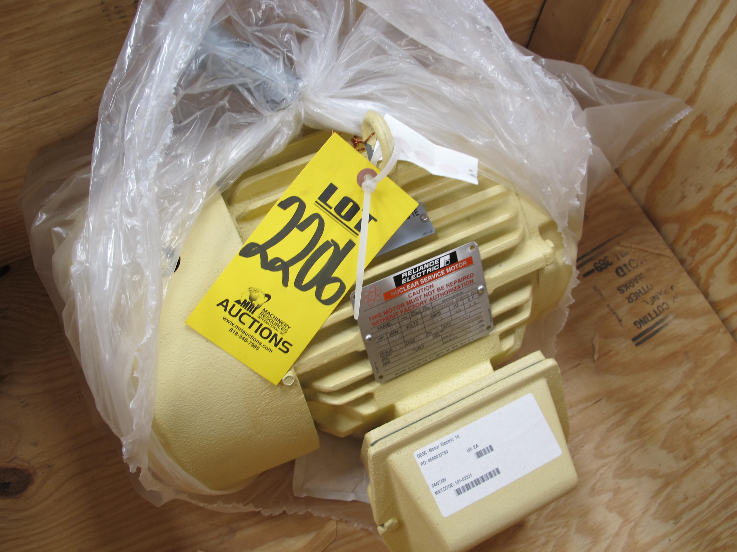 MOTOR, ELECTRIC TYPE, 10 HORSEPOWER, 460VAC, 3PH ELEC RATING, 1800 RPM, 215T FRAME, 13.5 FLA AMPS, TEFC-XT ENCLOSURE, CONT. DUTY, 1.0 SERVICE FACTOR. DRAWING NUMBER 7YF88248741-YC NEMA CODE H NEMA DESIGN B CLASS-H/RH INSULATION (W-44) LOADING & HANDLING FEE $15-